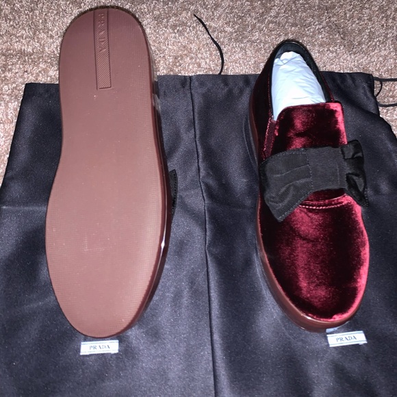PRADA Bow Velvet Skate Sneaker👟👟 - Picture 5 of 6